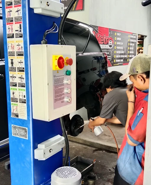 Penggunaan Alat Lift